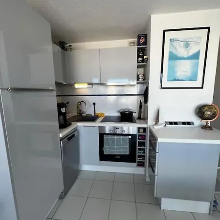 Petit Avec Vue Sur La *